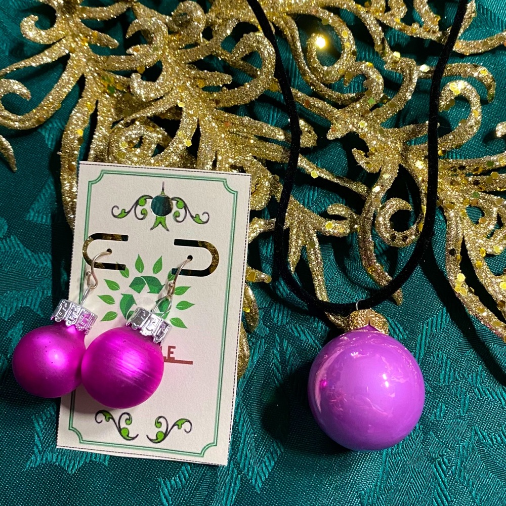 🎄New Christmas Bulb Earrings & Necklace Set